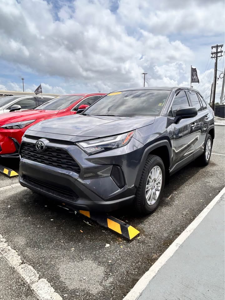 Toyota RAV4 LE 2025